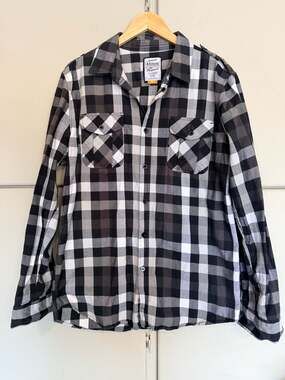 44mm Legendary Work Wear Black and White Plaid Button-Down Long Sleeve Shirt